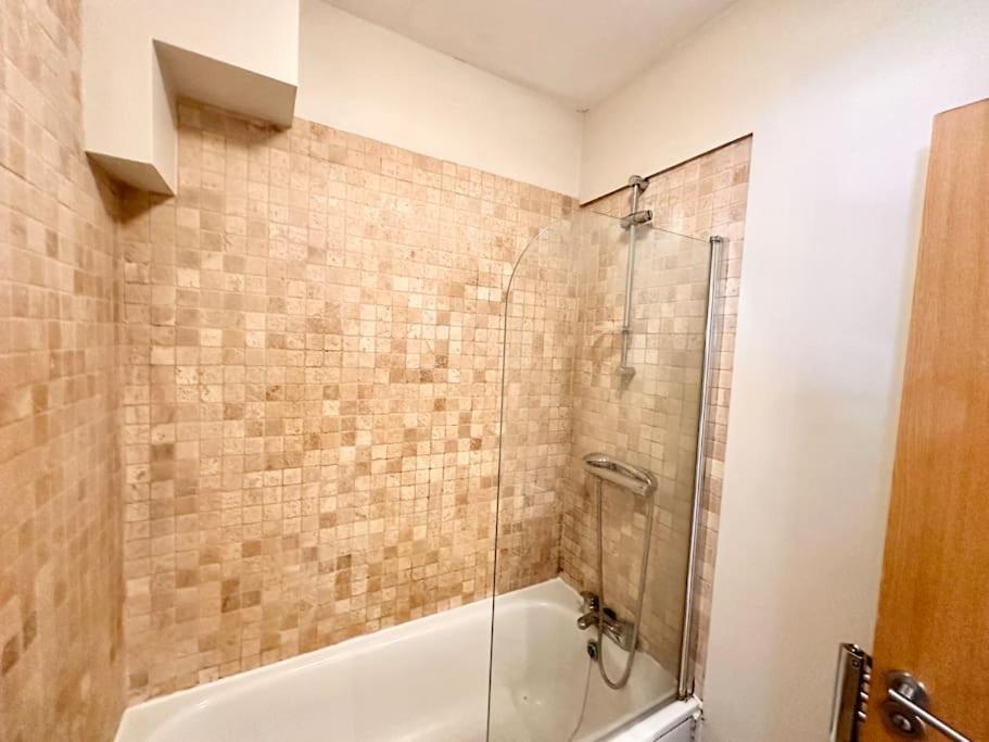 2 Bedroom Apartment In Se13 Londres Extérieur photo