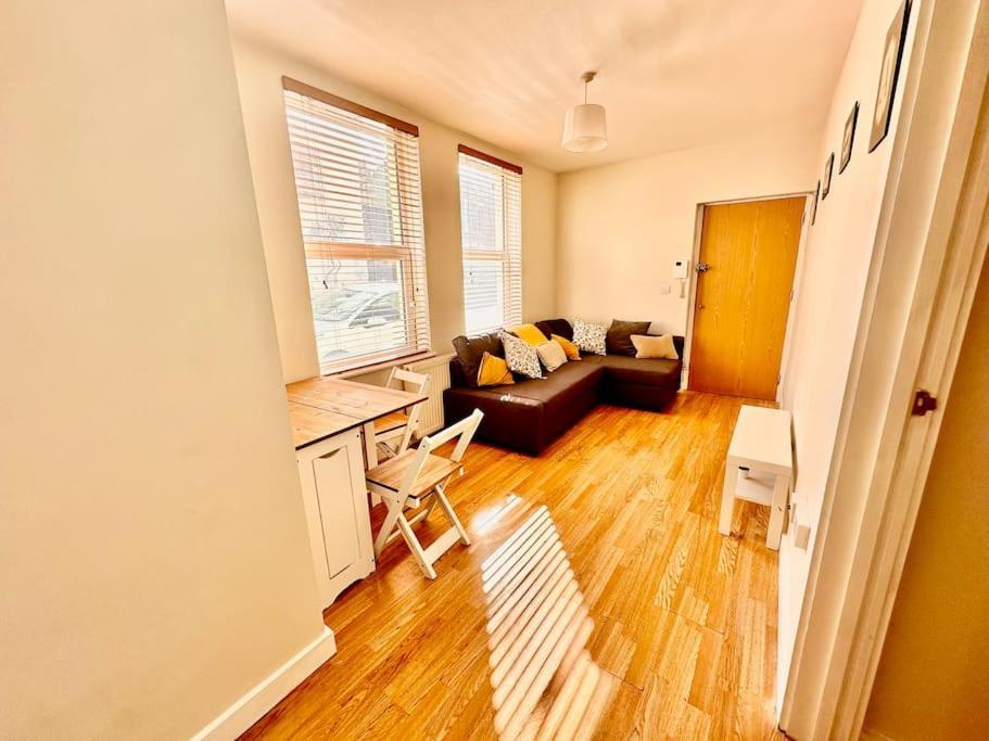 2 Bedroom Apartment In Se13 Londres Extérieur photo