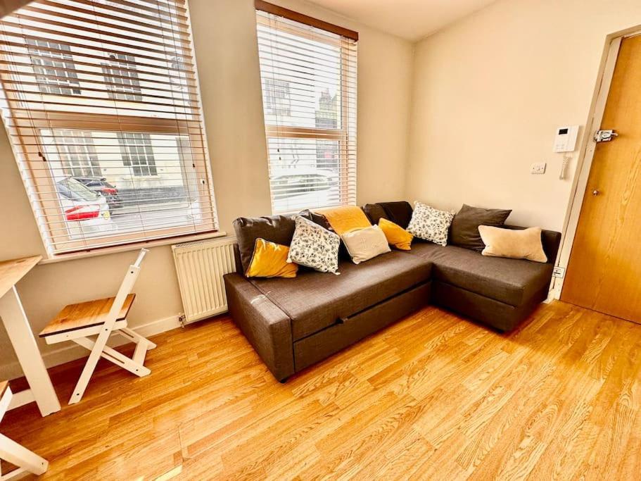 2 Bedroom Apartment In Se13 Londres Extérieur photo