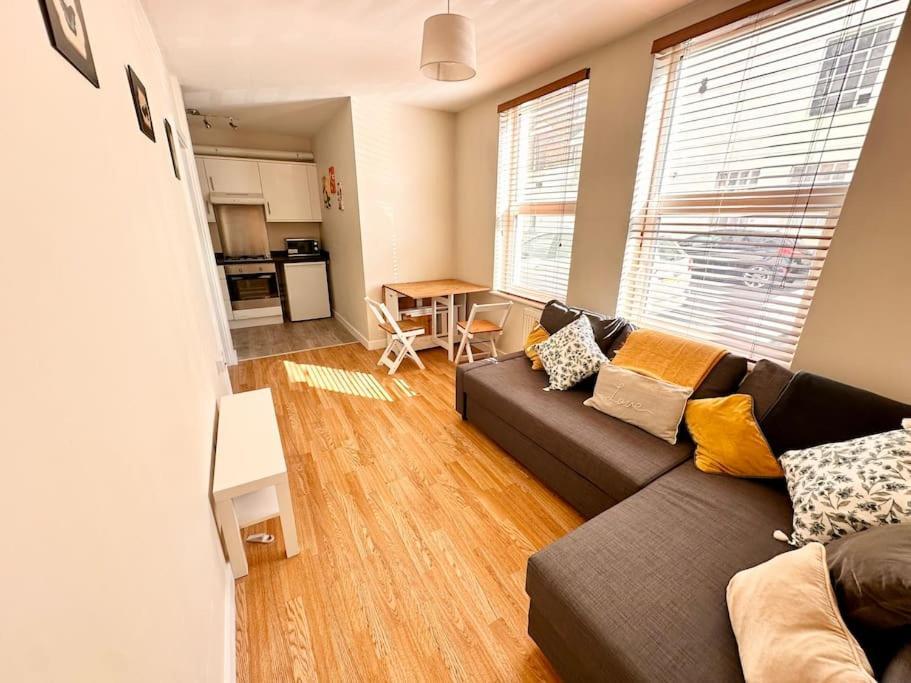 2 Bedroom Apartment In Se13 Londres Extérieur photo